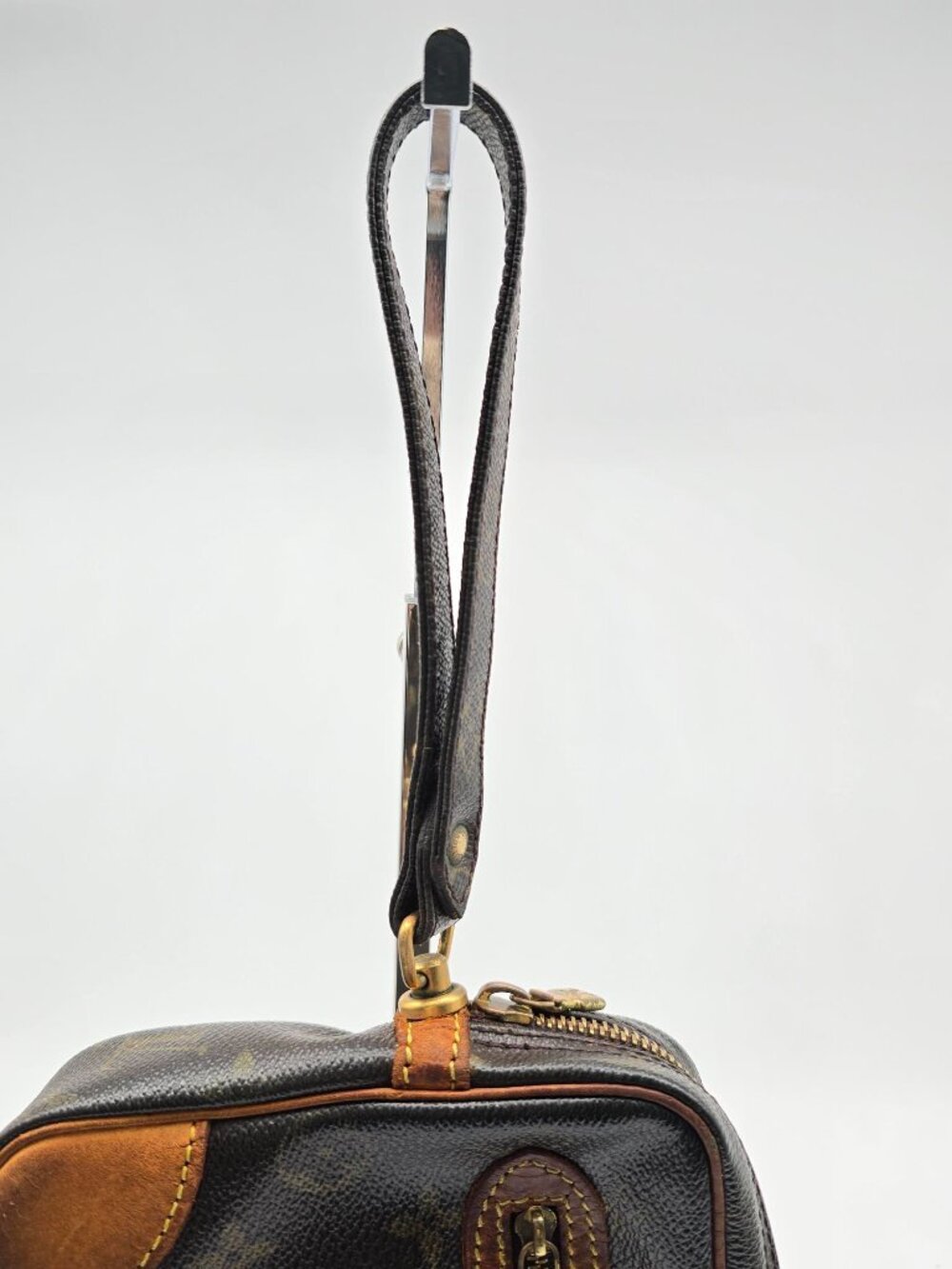 Authentic Louis Vuitton Marly Dragonne Monogram Canvas Zip Clutch Front Pocket - Picture 9 of 16